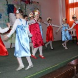 ученици 4 б кл. танец "Калинка"