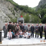 на снимке ветераны и военные представители Посольства РФ в Македонии